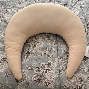 Snuggle breastfeeding pillow